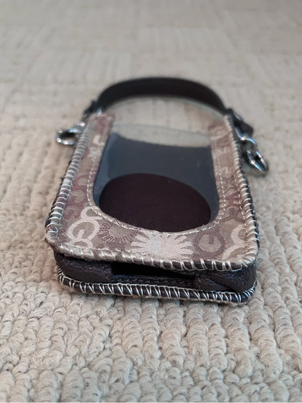 UGG Vintage Cell Phone Wristlet Case in Brown